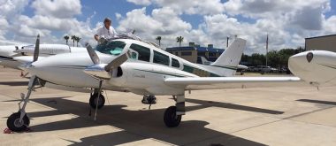 Renta de avioneta para 5 pasajeros Cessna 310 en Cancún México charter privado
