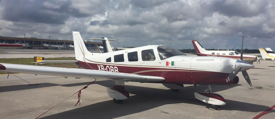 Renta de avioneta para 5 pasajeros Piper Saratoga en Cancún México charter privado