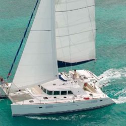 Renta de catamaran de lujo en cancun para tour de Snorkel Lagoon 440