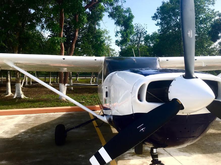 Renta para 5 pasajeros CESSNA 210 en cancun mexico