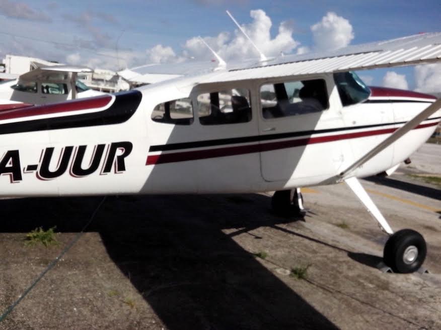 RENTA DE AVIONES EN CANCUN 6 Renta de avioneta para 5 pasajeros CESSNA185 en cancun mexico
