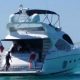 Tour en yate de lujo Sunseeker Manhathan de 64 pies en Cancun a Isla Mujeres con snorkel y barra libre