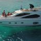 Tour en yate de lujo Sunseeker Manhathan de 64 pies en Cancun a Isla Mujeres con snorkel y barra libre