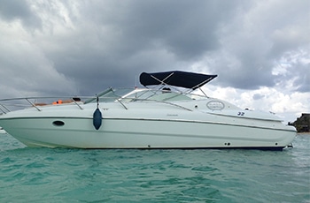 Renta de yate de lujo en Cancun sessa de 32 pies para tour de snorkel a isla mujeres y despedida de soltera